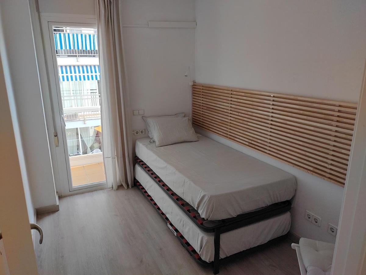 Luxury Apartment Accommodation, Next To Beach & Train Station Calella Esterno foto