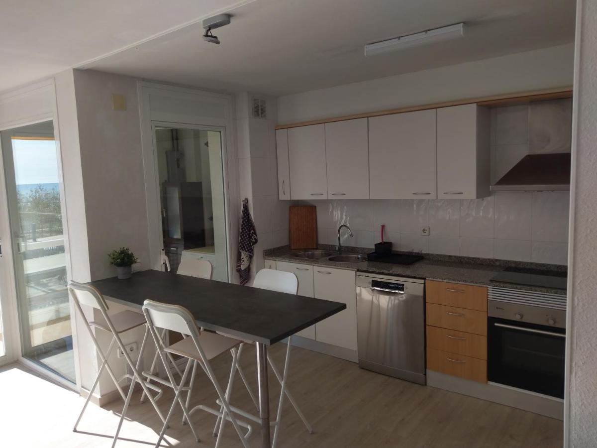 Luxury Apartment Accommodation, Next To Beach & Train Station Calella Esterno foto